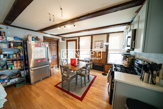 Building Photo - 154 Calumet St