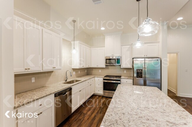 Building Photo - 6524 Roux Dr.