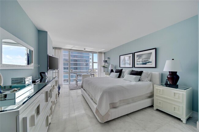 Foto del edificio - 6801 Collins Ave