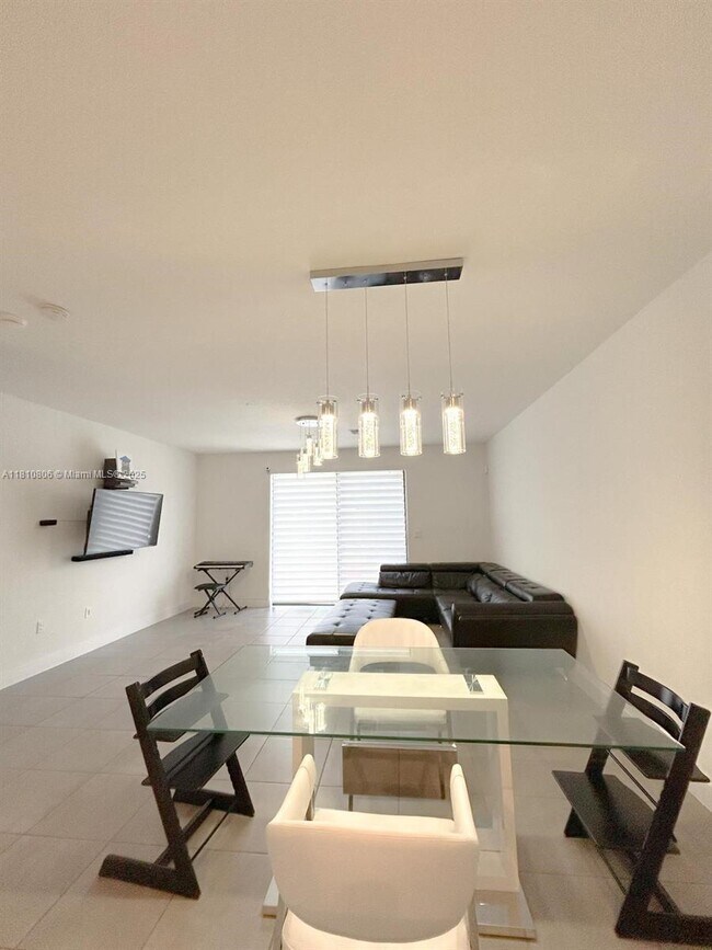 Foto del edificio - 10933 SW 235th Ln