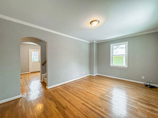 Foto del edificio - Charming 3 Bed 3 Bath Sitting On A Large Lot In Beautiful Summit Veitch