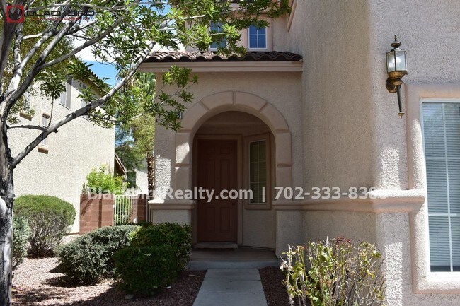 Building Photo - Two Story Three Bedroom Home in Southwest
