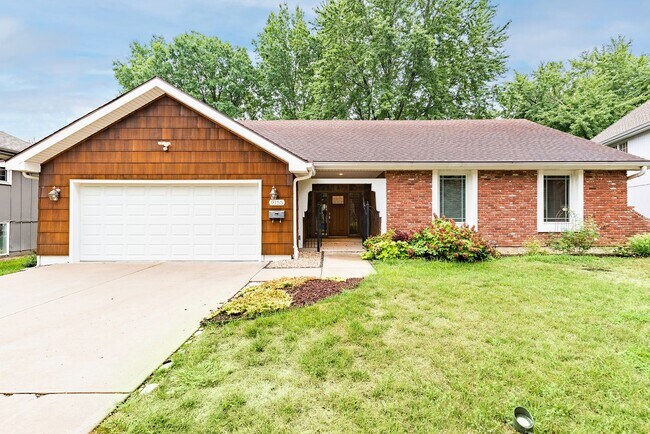 Foto del edificio - Beautiful 3 Bed Overland Park Ranch Home NEWLY REMODELED