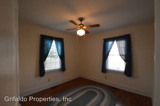 Building Photo - 301 W Franck St