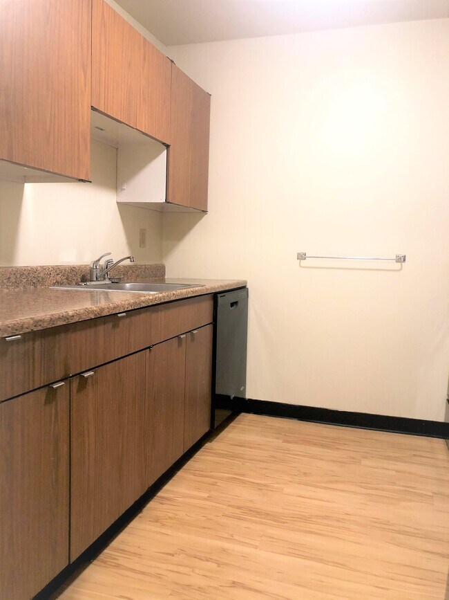Photo - 6350 Forward Ave (Pittsburgh, PA) Apartment