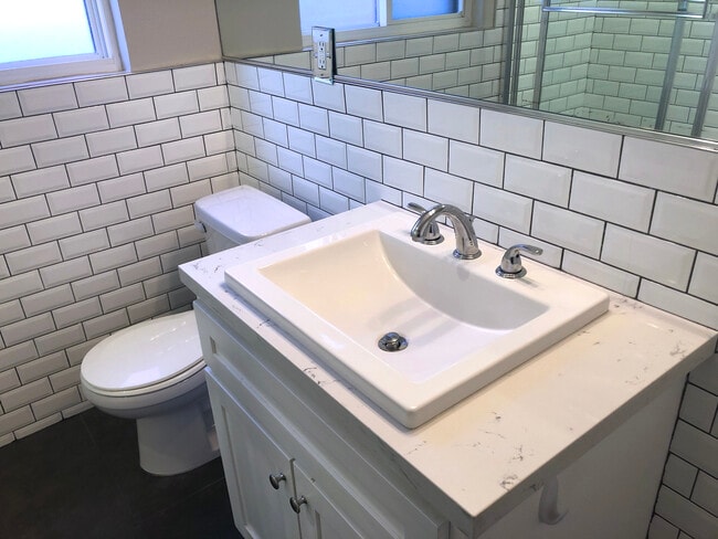 Building Photo - 1824 N Gramercy Pl