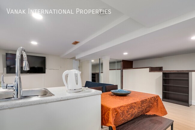 Photo du bâtiment - Furnished  Studio Northvan