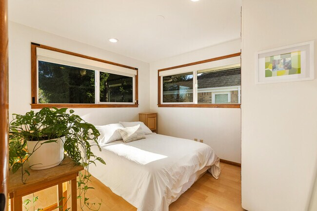 Foto del edificio - 10828 23rd Ave NE