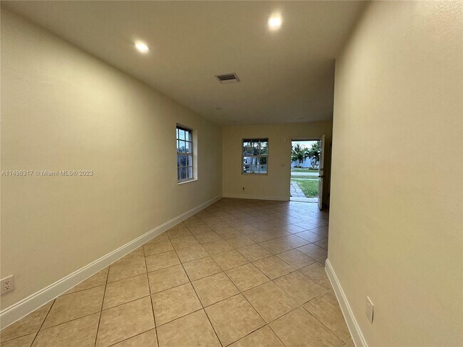 Building Photo - 7540 SW 35th St