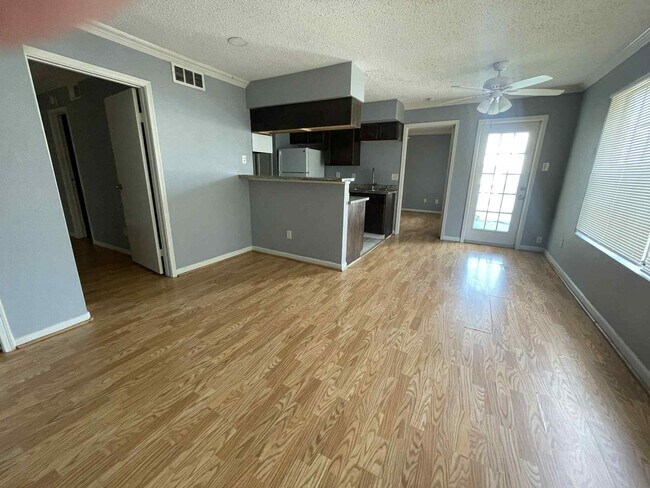 Foto del edificio - 2750 Holly Hall St