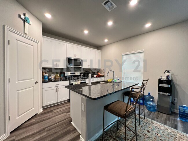 Foto del edificio - Spacious 2-Story 3/2.5/2 in Fort Worth For...