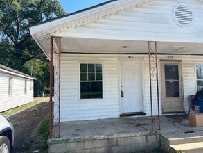 Building Photo - 812-814 E Grand Ave