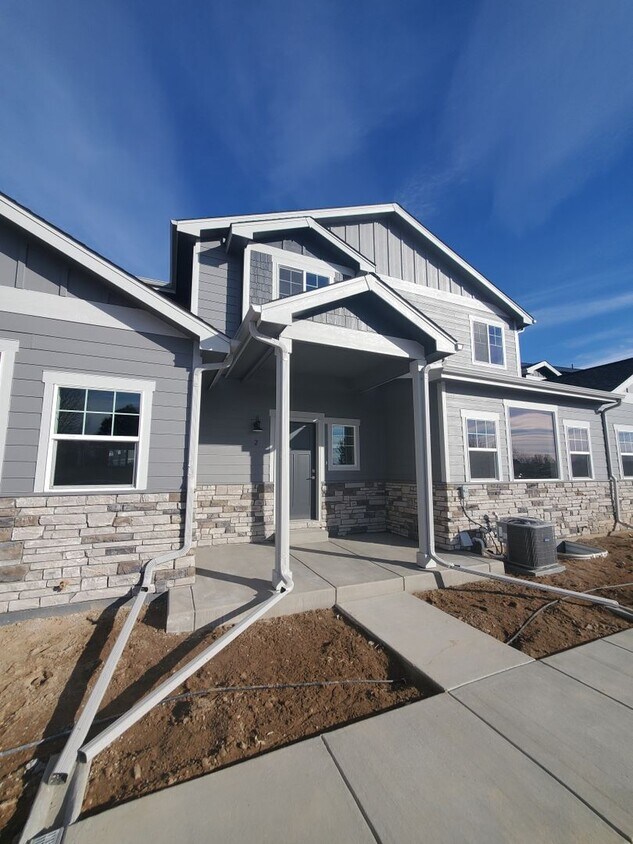 Foto principal - Updated and Very Spacious 3 Bedroom Townho...