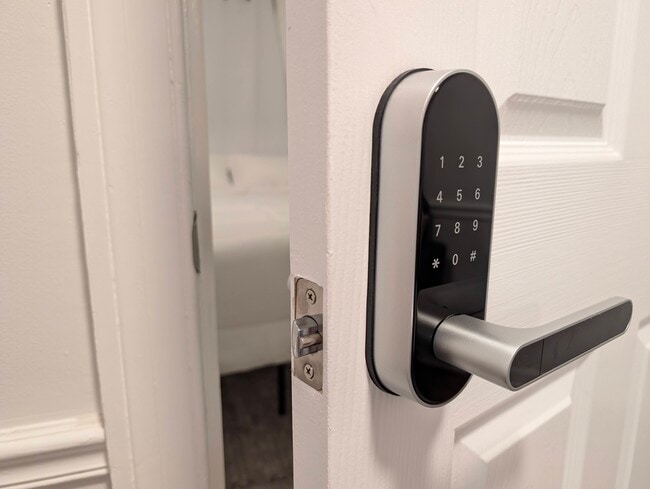 Room Keyless Entry - 4523 W Montague Ave