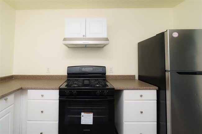 Building Photo - 505 E Applegate Dr