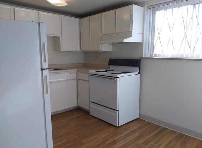 kitchen - 234 N Lincoln St
