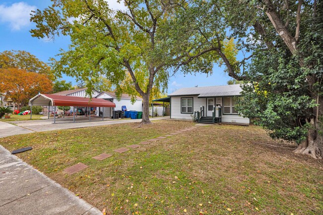 Foto del edificio - Cutest rental home in Olmos Park!