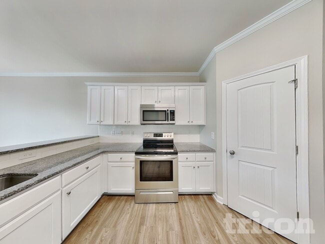 Foto del edificio - 239 Grovemere Ln