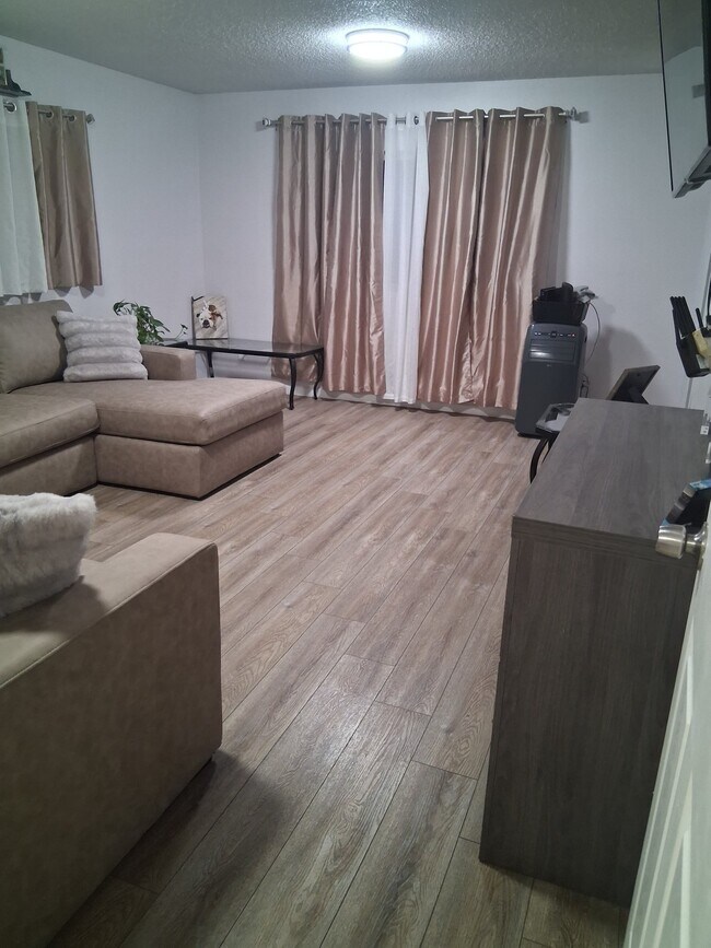 Foto del edificio - 1624 E 87th St