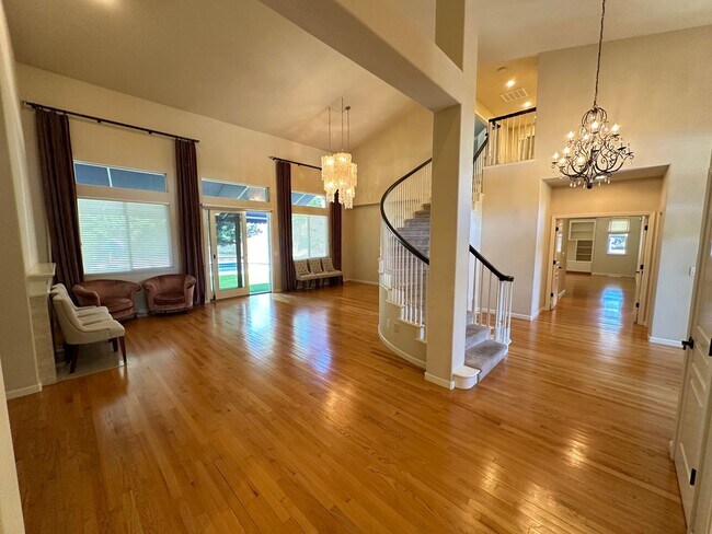 Foto del edificio - 6 Bed 4.5 Bath W/ Pool In Alamo