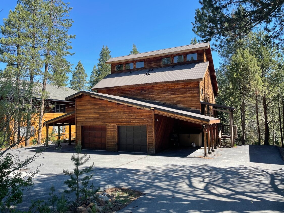 11383 Northwoods Blvd Unit 2, Truckee, CA 96161 Condo for Rent in Truckee, CA