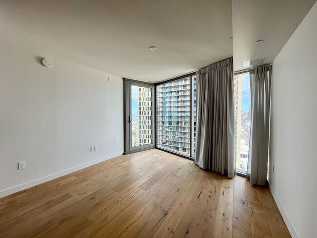 Building Photo - Kakaako: Ae'o Studio with one Parking