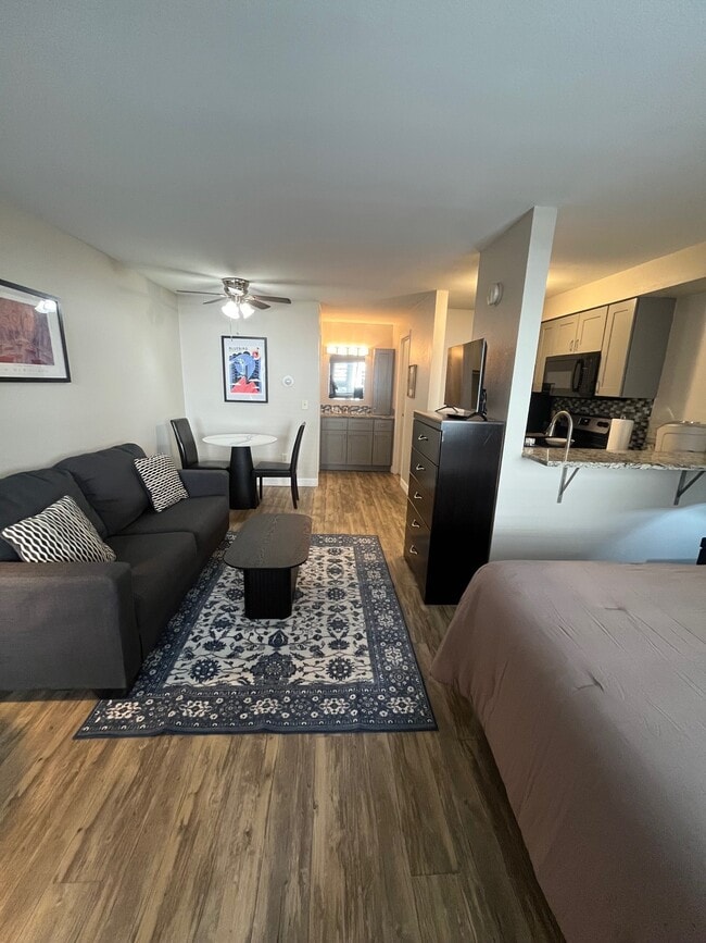 Building Photo - 980 S Dexter St