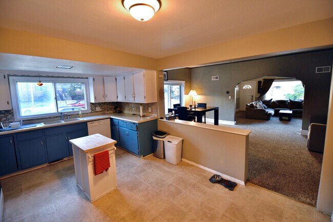 Newly remodeled kitchen - 1504 N Marshall St