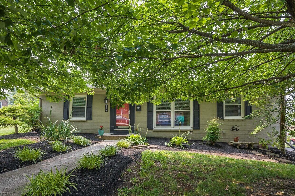 Primary Photo - 2922 Edinburgh Ct