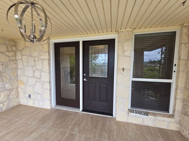 Building Photo - FOR LEASE!!