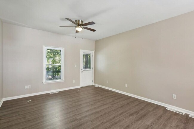 Foto del edificio - 739 Prince Pl NW