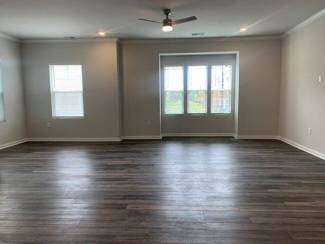 Building Photo - 609 Tova Fls Dr