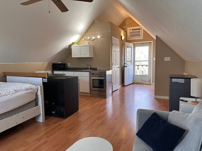 Foto del edificio - 2312 Carleton Ave