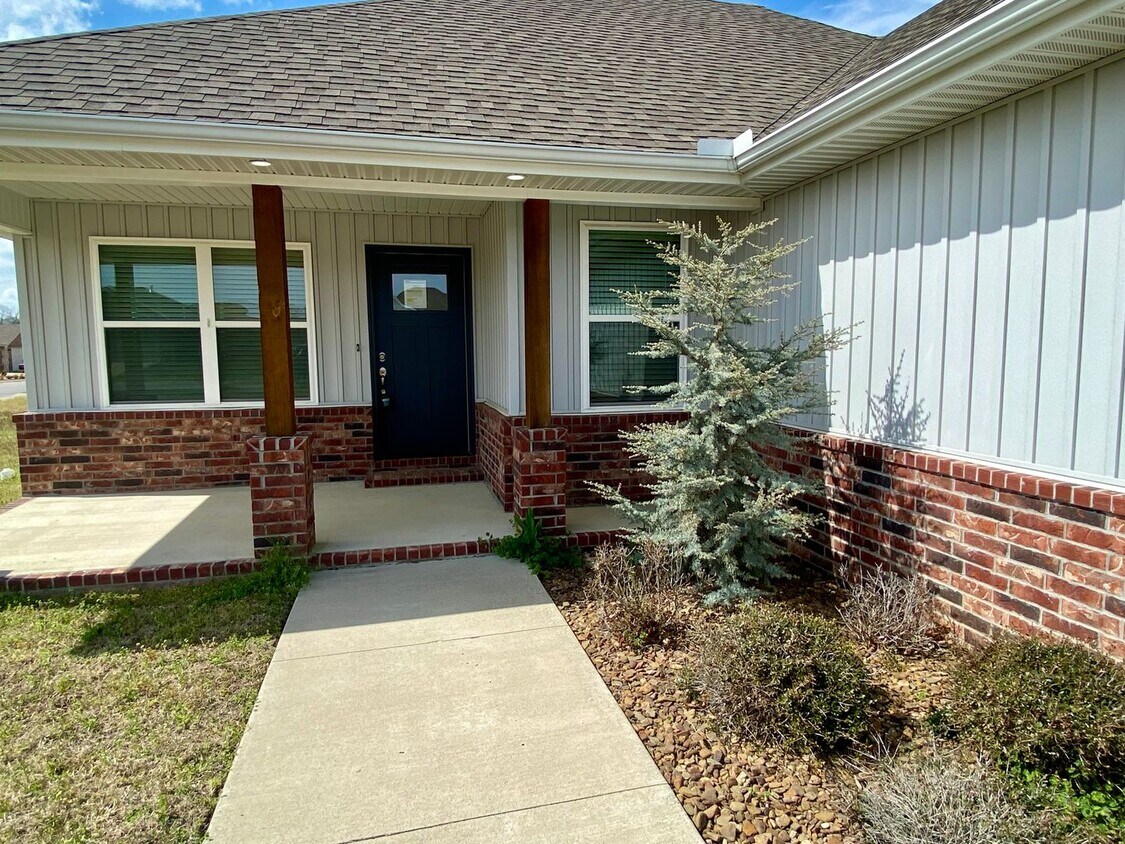 1660 Gallant Fox Ln, Prairie Grove, AR 72753 House Rental in Prairie