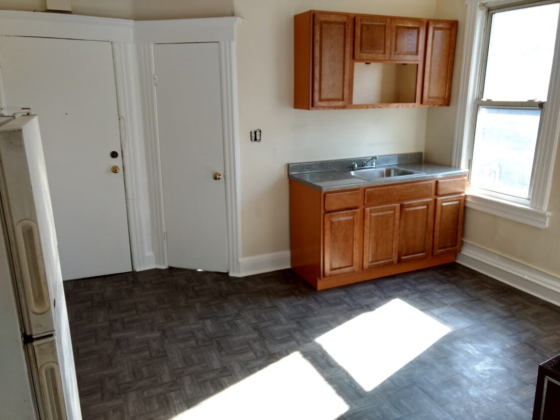 Primary Photo - 117 Parker Ave