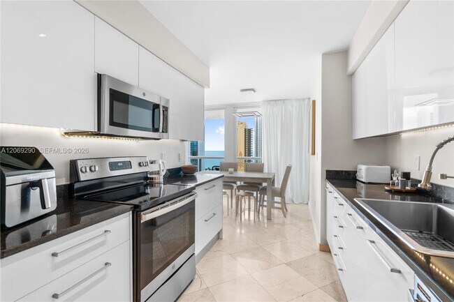 Foto del edificio - 16500 Collins Ave