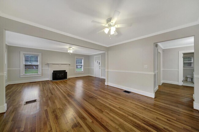 Foto del edificio - Lovely Brick Ranch Home Close to Uptown Ch...