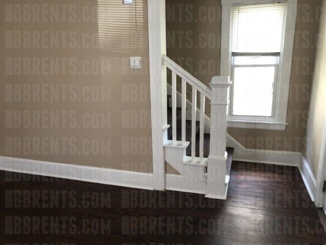 Building Photo - 2213 Queen Ave 2BR/2BA (Middletown)