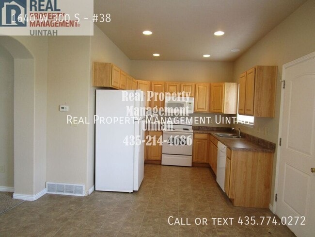 Building Photo - 1640 W 300 S