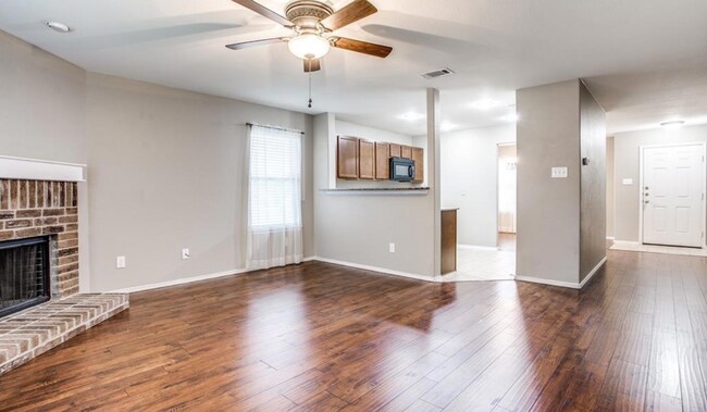 Foto del edificio - Spacious 3-2-2 on a corner lot in Fort Worth!