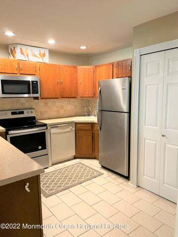 Building Photo - 129 Amberly Dr