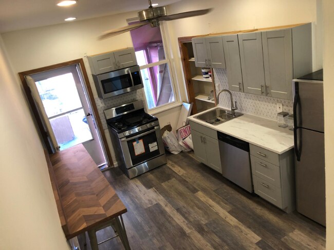 Foto del edificio - 185 1/2 Home St