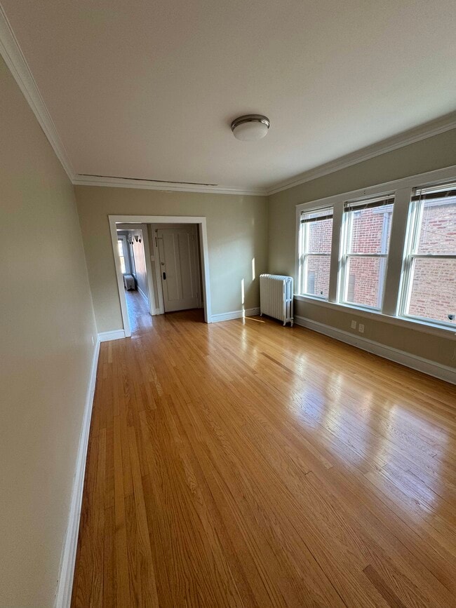 Building Photo - 6208 N Artesian Ave