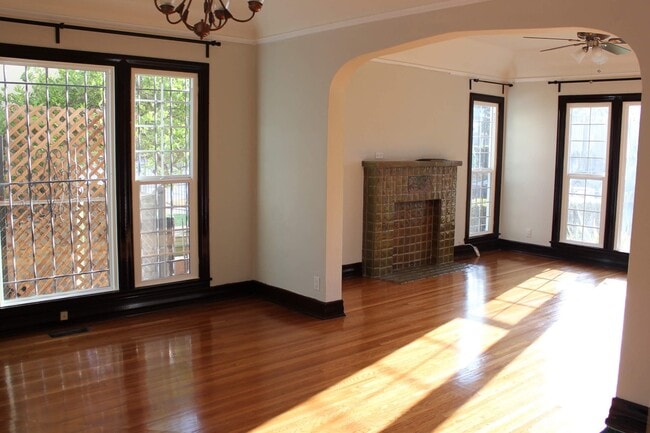 Foto del edificio - 1007 S Orange Dr