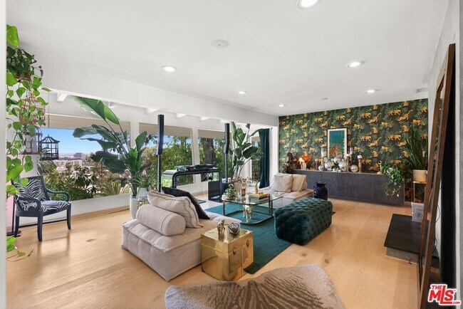 Foto del edificio - 6630 Whitley Terrace