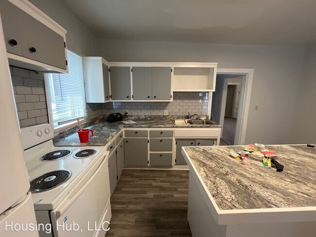 Foto del edificio - 4 br, 1 bath House - 840 4th St E
