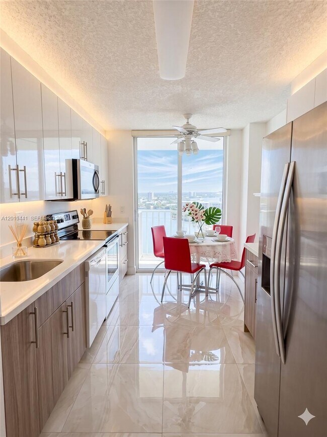 Foto del edificio - 18151 NE 31st Ct