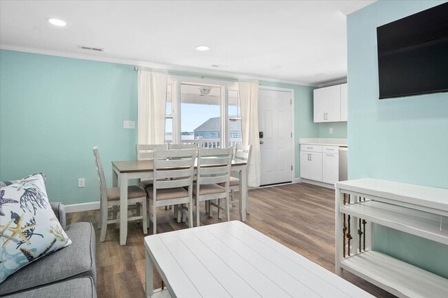 Building Photo - 322 Bayshore Dr