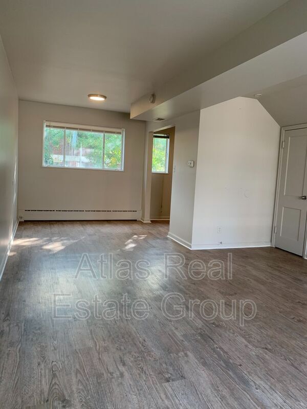 Building Photo - 1857 W Mosier Pl