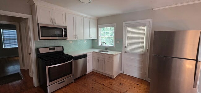 Kitchen - 1614 Columbia Cir